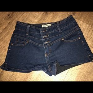 dark jean shorts❤️